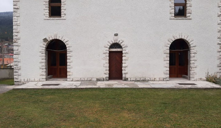 12. fotografia fotogalérie Projekty / Výmena vchodových dverí v Rímskokatolíckom kostole Dúbrava - foto