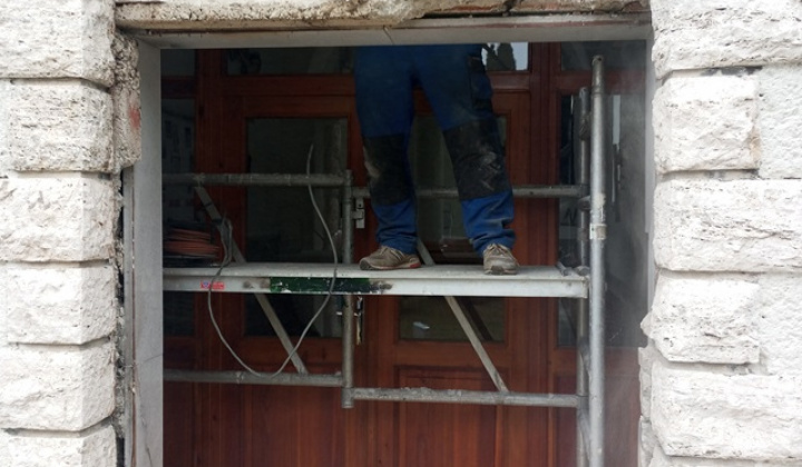 14. fotografia fotogalérie Projekty / Výmena vchodových dverí v Rímskokatolíckom kostole Dúbrava - foto