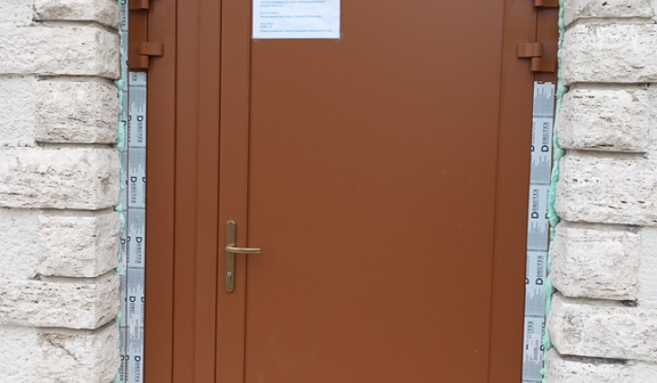 17. fotografia fotogalérie Projekty / Výmena vchodových dverí v Rímskokatolíckom kostole Dúbrava - foto