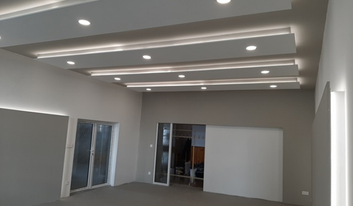 4. fotografia fotogalérie Úradná tabuľa / Oprava - obnova spoločenskej miestnosti - foto