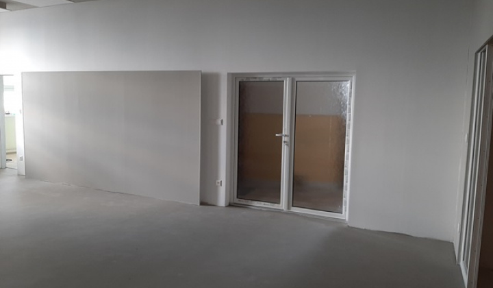 6. fotografia fotogalérie Úradná tabuľa / Oprava - obnova spoločenskej miestnosti - foto