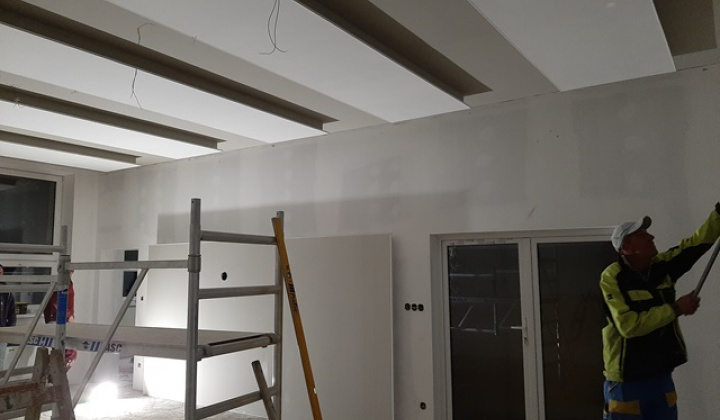 7. fotografia fotogalérie Úradná tabuľa / Oprava - obnova spoločenskej miestnosti - foto