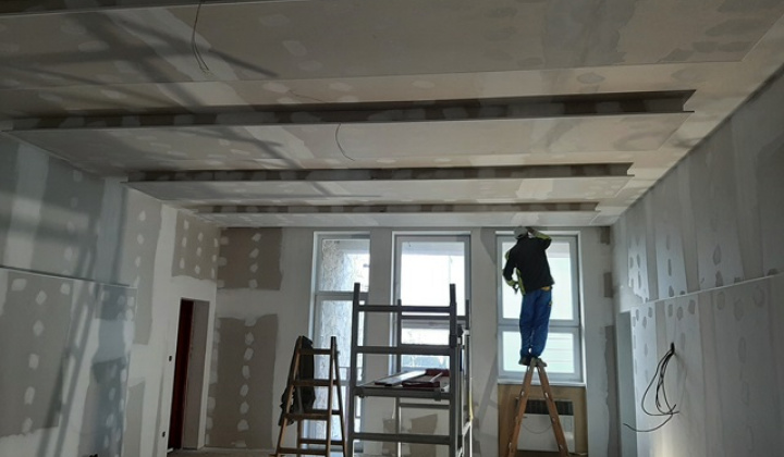 8. fotografia fotogalérie Úradná tabuľa / Oprava - obnova spoločenskej miestnosti - foto