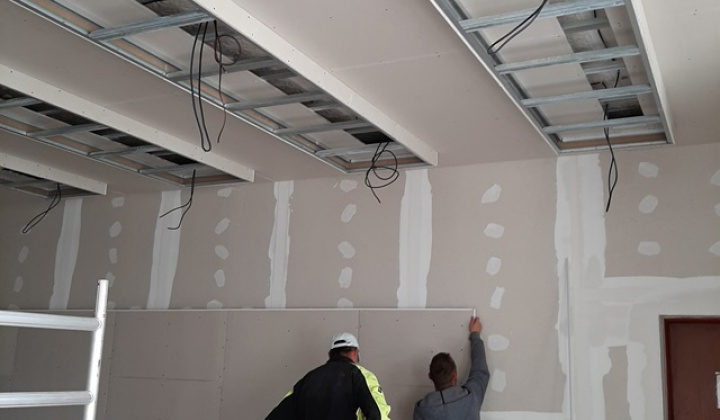 10. fotografia fotogalérie Úradná tabuľa / Oprava - obnova spoločenskej miestnosti - foto