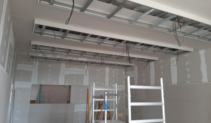 11. fotografia fotogalérie Úradná tabuľa / Oprava - obnova spoločenskej miestnosti - foto