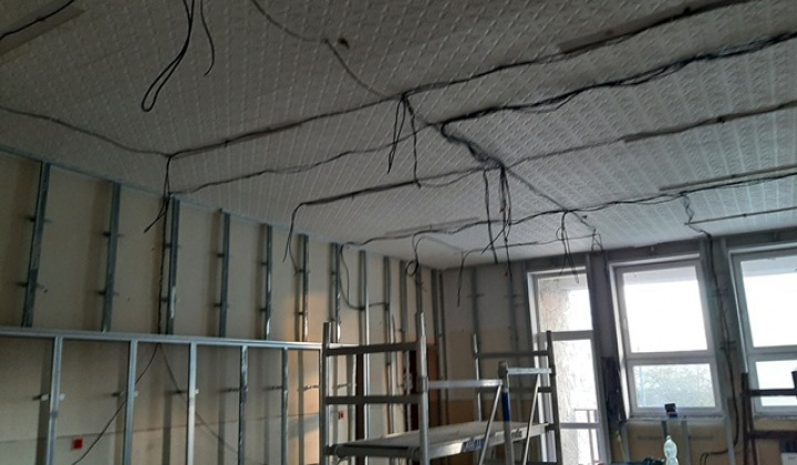 12. fotografia fotogalérie Úradná tabuľa / Oprava - obnova spoločenskej miestnosti - foto