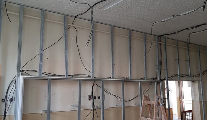 13. fotografia fotogalérie Úradná tabuľa / Oprava - obnova spoločenskej miestnosti - foto