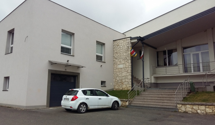 1. fotografia fotogalérie Projekty / Teplotechnické úpravy objektového súboru p.č. 113/2, 112 - Dúbrava 54 - foto