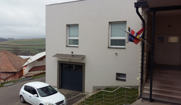 4. fotografia fotogalérie Projekty / Teplotechnické úpravy objektového súboru p.č. 113/2, 112 - Dúbrava 54 - foto